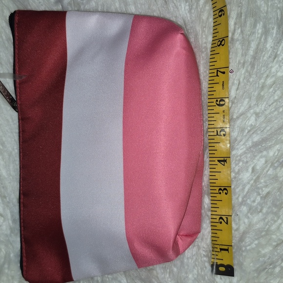 Clinique X Kate Spade Cosmetic Collection - Picture 3 of 12